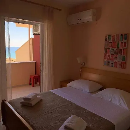 Glyfada Comfortable 155-158